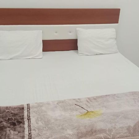 Rudra Prabha Guest House Ayodhya Buitenkant foto