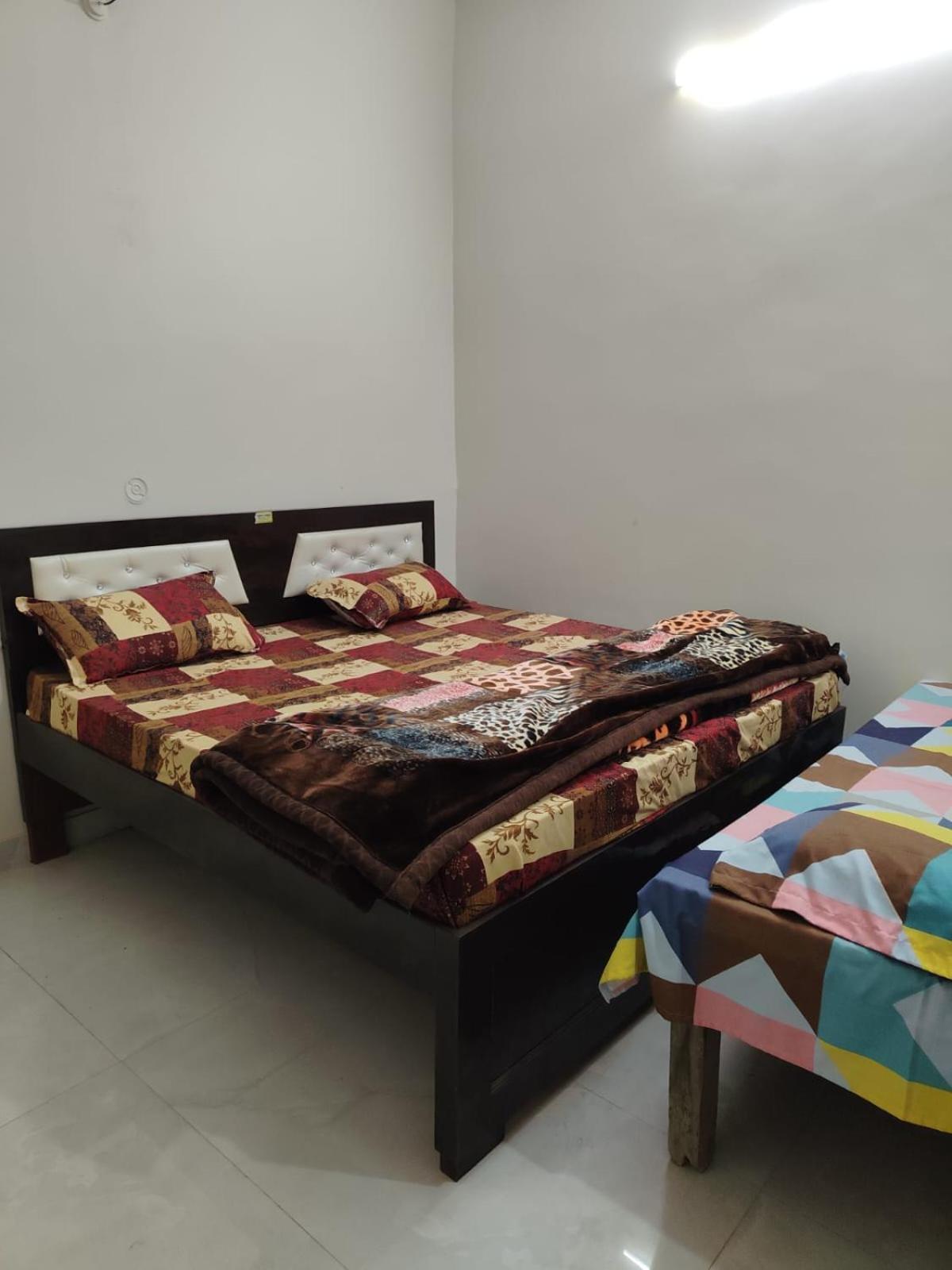 Rudra Prabha Guest House Ayodhya Buitenkant foto